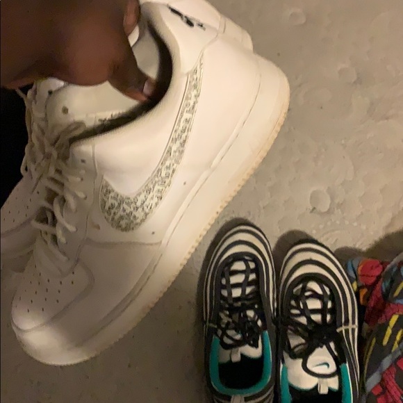 Nike Air Force one shoe - Picture 2 of 4
